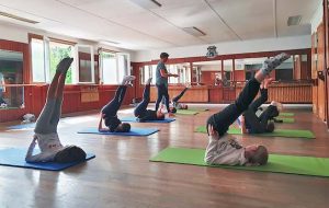 Photo cours de yoga enfants